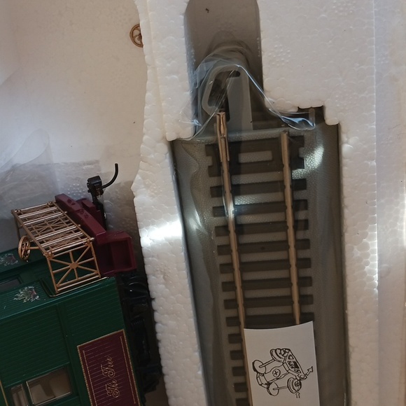 Thomas Kinkade Christmas express Hawthorne village,"bringing home the tree" - Picture 9 of 13